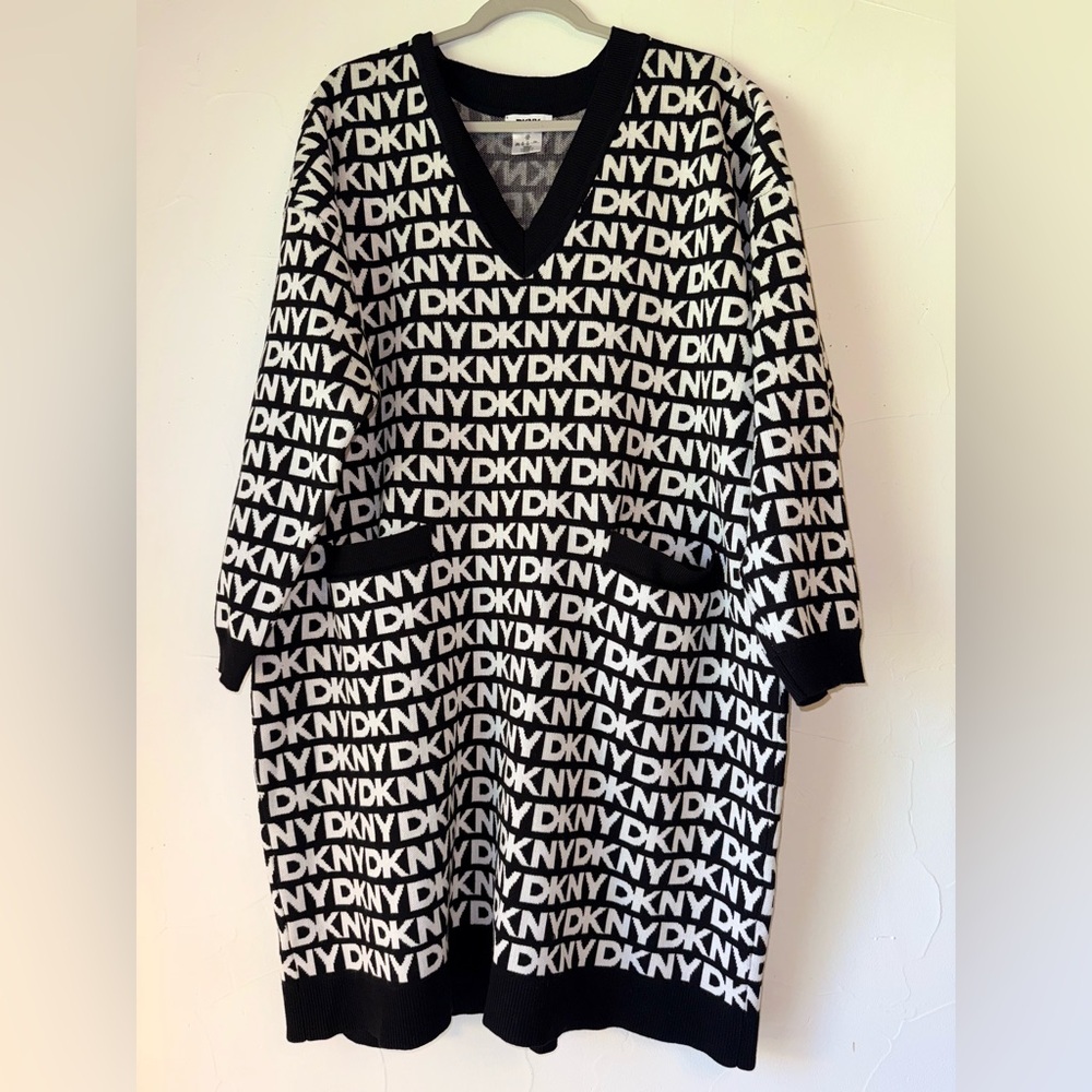 DKNY MONOGRAM BLACK WHITE OVERSIZED 2 POCKET VNECK SWEATER DRESS SZ XXL